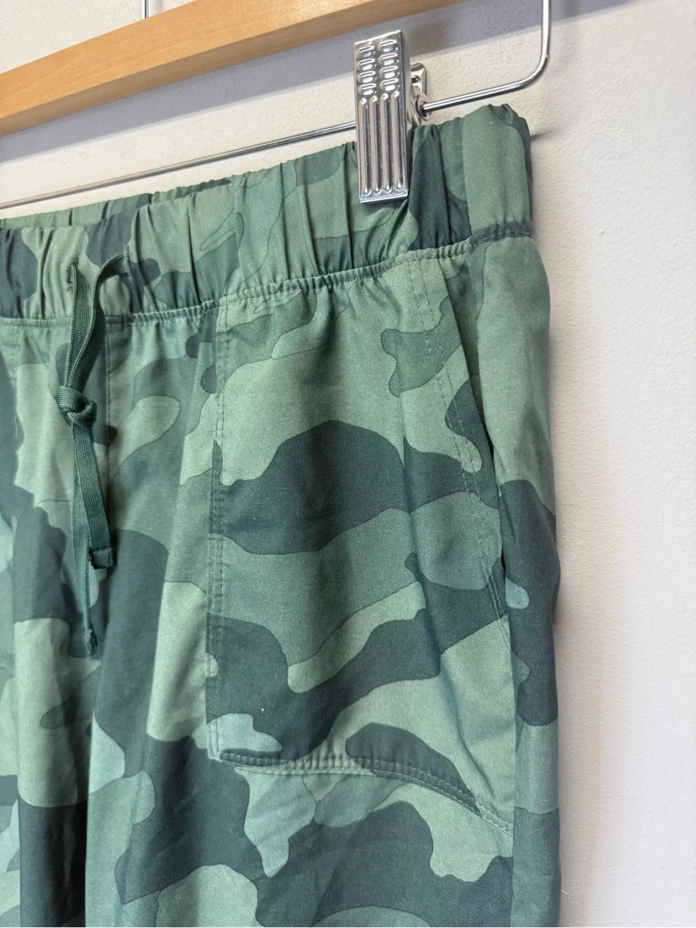 Old Navy Kids Green Camo Joggers Girls L 10-12 Like New Stretchtech